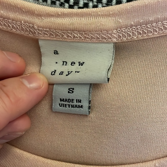 Pink tee - Picture 3 of 3